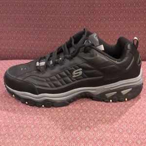 SKECHERS SIZE 16    NEW